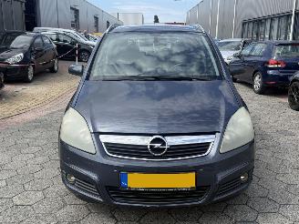 Opel Zafira 1.6 Executive picture 2