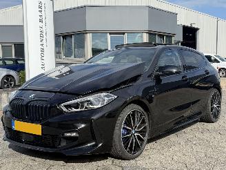 damaged passenger cars BMW 1-serie 118i M AUTOMAAT PANO 2021/2