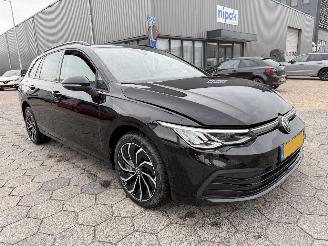 uszkodzony samochody osobowe Volkswagen Golf Variant 1.0 eTSI Life Business 2023/1