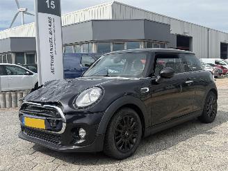 skadebil auto Mini Cooper 1.5 Cooper Business 2016/12
