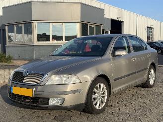 Damaged car Skoda Octavia 1.6 FSI Ambiente Attractive Business AUTOMAAT 2008/4