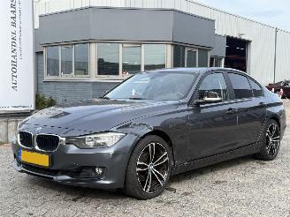 krockskadad bil auto BMW 3-serie 320i Executive AUTOMAAT 2012/5