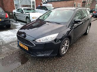 damaged passenger cars Ford Focus 1.0 eco boost 2018/1