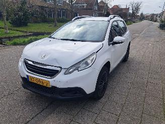 Unfallwagen Peugeot 2008 1.2 blue lease 2014/9