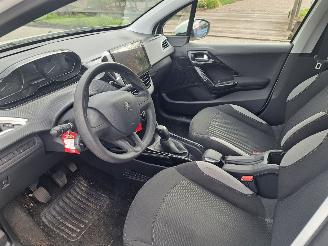 Peugeot 2008 1.2 blue lease picture 3