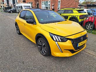 Vaurioauto  passenger cars Peugeot 208 1.2 pure tech GT line 2020/2