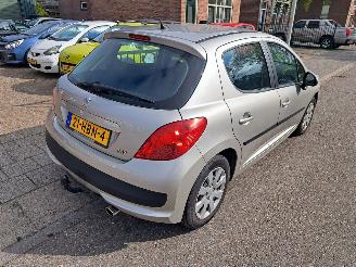 Peugeot 207 1.6 vti sublime picture 5