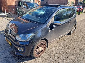 Schadeauto Volkswagen Up! 1.0i high up black pannodak 2012/5