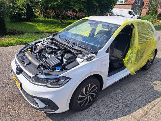 Schadeauto Volkswagen Polo 1.0i TSI live 2024/2