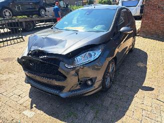 Vaurioauto  passenger cars Ford Fiesta 1.0i ST line 2016/10
