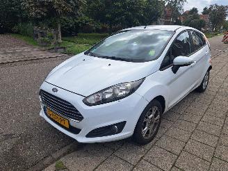 krockskadad bil auto Ford Fiesta 1.25i sen edition 2014/2
