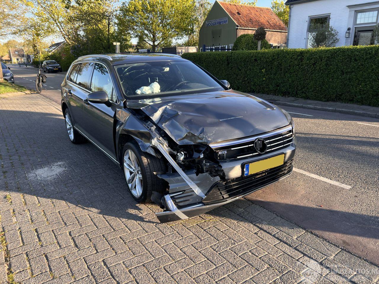 Volkswagen Passat 1.4 TSI GTE Variant Connected Series Plus   NL AUTO