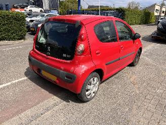Peugeot 107 1.0-12V picture 3