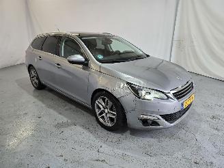 Voiture accidenté Peugeot 308 1.2 PureTech Blue Lease Premium 2015/4