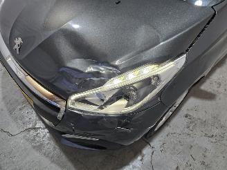 Peugeot 208 1.2 PureT. Blue Lion picture 11