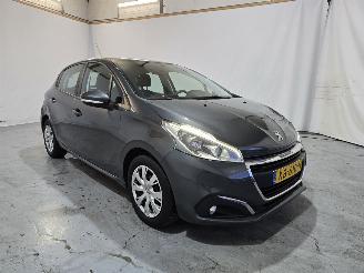 krockskadad bil auto Peugeot 208 1.2 PureT. Blue Lion 2016/7