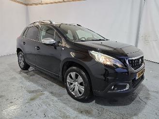 uszkodzony samochody osobowe Peugeot 2008 1.2 PureTech Allure 2017/8
