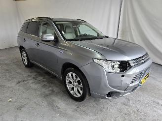 uszkodzony samochody osobowe Mitsubishi Outlander 2.0 PHEV Instyle 2014/5