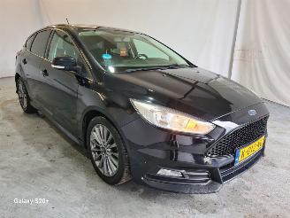 Vaurioauto  passenger cars Ford Focus 1.0 Lease Edition 2017/5