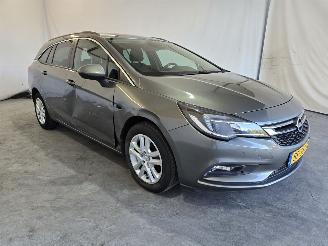 Damaged car Opel Astra SPORTS TOURER+ 2017/1