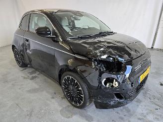 Schadeauto Fiat 500 3+1 La Prima 42 kWh 2025/9