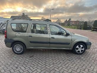 Dacia Logan 1.6-16V Lauréate picture 5