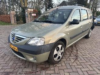 krockskadad bil auto Dacia Logan 1.6-16V Lauréate 2008/7