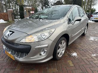 Schadeauto Peugeot 308 1.6 VTi Style automaat 2009/11