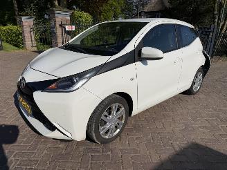 skadebil auto Toyota Aygo 1.0 VVT-i x-play 2014/7