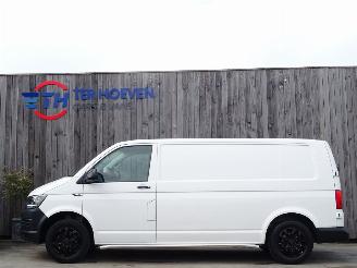 skadebil auto Volkswagen Transporter T6 2.0 TDi Lang Airco Navi Apple Carplay Trekhaak 75KW Euro 5 2017/4