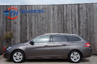 Gebrauchtwagen PKW Peugeot 308 SW Active 1.2 Pure Tech Airco Navi Pano Cruise 81KW Euro 6 2015/3