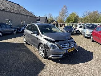 skadebil auto Mercedes B-klasse 180 Ambition REST BPM €500,-!!! 2012/8