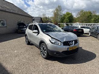 Vaurioauto  passenger cars Nissan Qashqai 1.6 Connect Edition REST BPM €500,-!!! 2013/1
