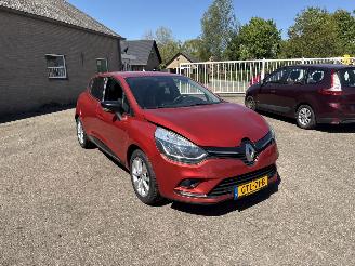 Schadeauto Renault Clio 0.9 TCe Bose 2017/8
