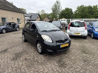 uszkodzony samochody osobowe Toyota Yaris 1.3 VVTi Comfort 2011/7