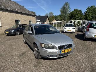 uszkodzony samochody osobowe Volvo S-40 1.8 Edition I 2006/12