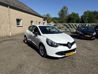 skadebil auto Renault Clio 0.9 TCe Authentique 2014/1