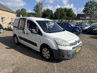 Vaurioauto  passenger cars Citroën Berlingo 1.6 e-HDI 500 Cl. Ec 2013/6