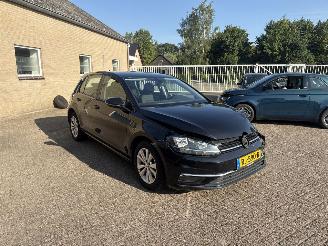 Schadeauto Volkswagen Golf 1.0 TSI Comfortline AUT 2017/5