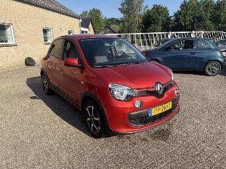 Damaged car Renault Twingo 1.0 SCe Collection REST BPM €300,-!!! 2017/8