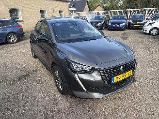 krockskadad bil auto Peugeot 208 1.2 PT Active Pack 2022/6