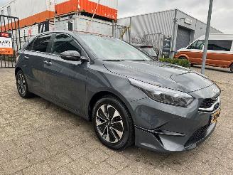 krockskadad bil auto Kia Ceed 1.0 T-GDi Design Edition 2025/7