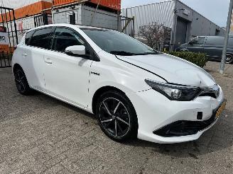 skadebil auto Toyota Auris 1.8 Hybrid Dynamic Ultimate 2019/2