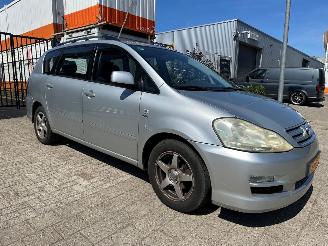 Auto incidentate Toyota Avensis-verso 2.0i Linea Sol 7p. 2004/8
