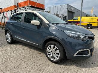 krockskadad bil auto Renault Captur 0.9 TCe Expression 2015/8