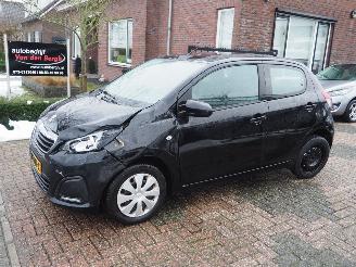 damaged passenger cars Peugeot 108 1.0 E-Vti Active 2014/10