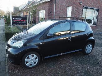 uszkodzony samochody osobowe Toyota Aygo 1.0-12V Comfort 2010/6