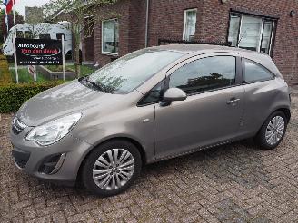 Schadeauto Opel Corsa 1.4 16v Cosmo 2011/11