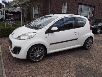Unfallwagen Peugeot 107 1.0 Active 2012/9