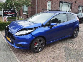 Schadeauto Ford Fiesta 1.6 ST2 2015/9